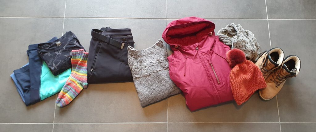 Frauenkleidung zum Wandern im Winter